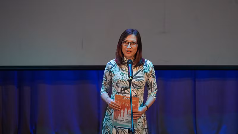 Bà Mai Nguyễn Tuyết Hoa, phụ trách Bộ phận giáo dục Đại sứ quán Việt Nam tại Liên bang Nga phát biểu tại sự kiện.