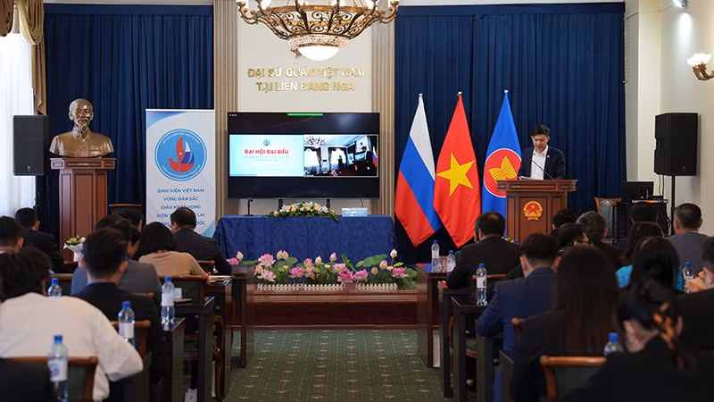 Anh Lê Huỳnh Đức - Chủ tịch Hội Sinh viên Việt Nam tại Liên bang Nga phát biểu. (Ảnh: XUÂN HƯNG)