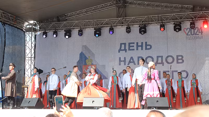 Biểu diễn điệu múa truyền thống trong khuôn khổ Ngày hội.