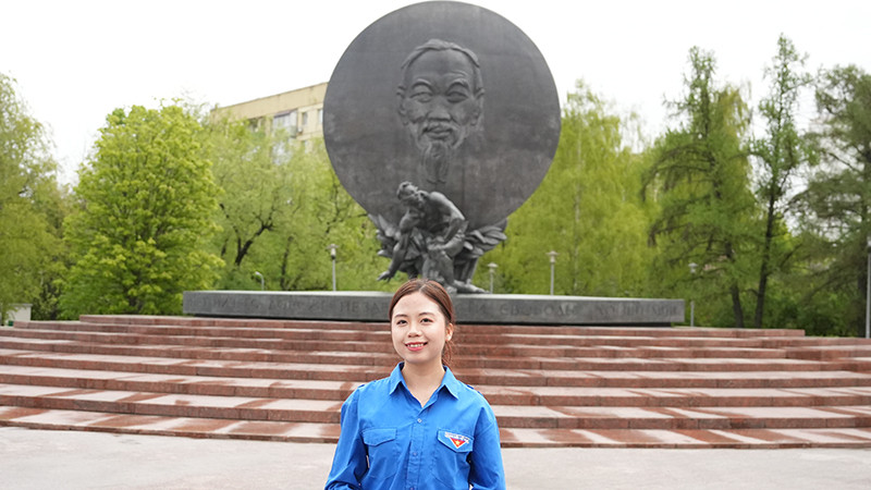 Bạn Thanh Huyền, sinh viên năm thứ 4 Đại học quản lý Nhà nước của Nga xúc động với những hình ảnh từ quê nhà. Bạn Thanh Huyền, sinh viên năm thứ 4 Đại học quản lý Nhà nước của Nga xúc động với những hình ảnh từ quê nhà.