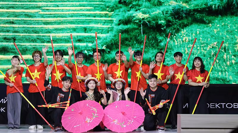 Nhảy sạp là vũ điệu sôi động được nhiều bạn trẻ Nga quan tâm và tìm hiểu.