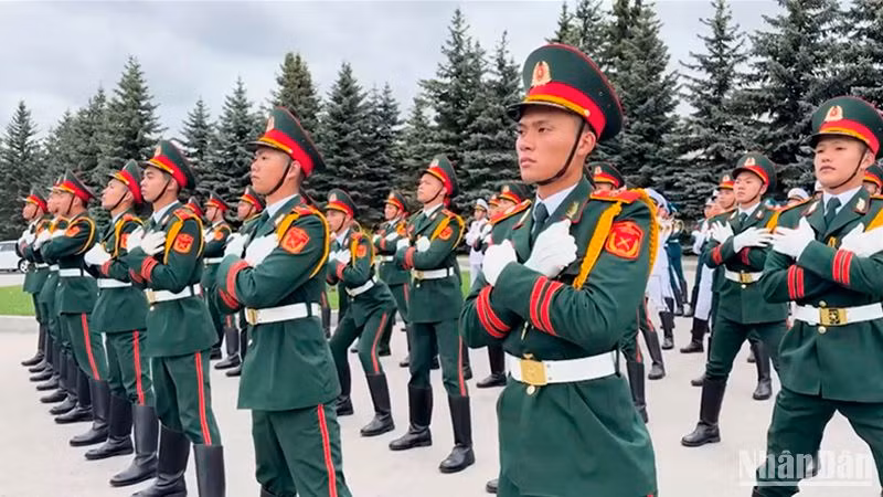 Quân nhân Việt Nam luyện tập tích cực cho lễ duyệt binh tại Quảng trường Đỏ.