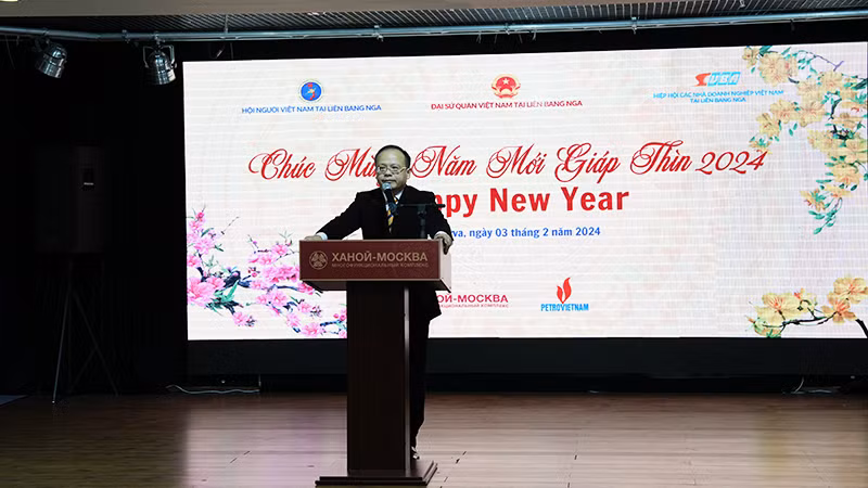 Chủ tịch Hội người Việt Nam tại Nga Đỗ Xuân Hoàng phát biểu. (Ảnh: XUÂN HƯNG)