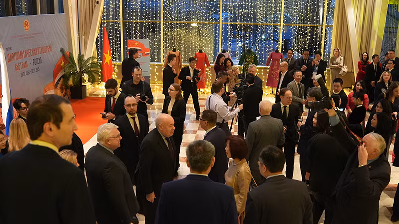 Đông đảo khách mời tham dự sự kiện.