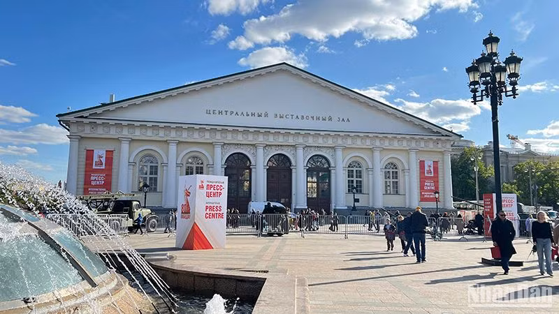 Trung tâm báo chí quốc tế phục vụ Lễ kỷ niệm 80 năm Chiến thắng trong Chiến tranh Vệ quốc vĩ đại ở thủ đô Moskva. (Ảnh: XUÂN HƯNG)