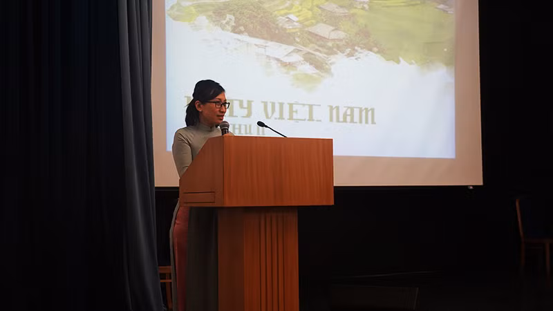 Bà Mai Nguyễn Tuyết Hoa phát biểu tại sự kiện. (Ảnh: Xuân Hưng)