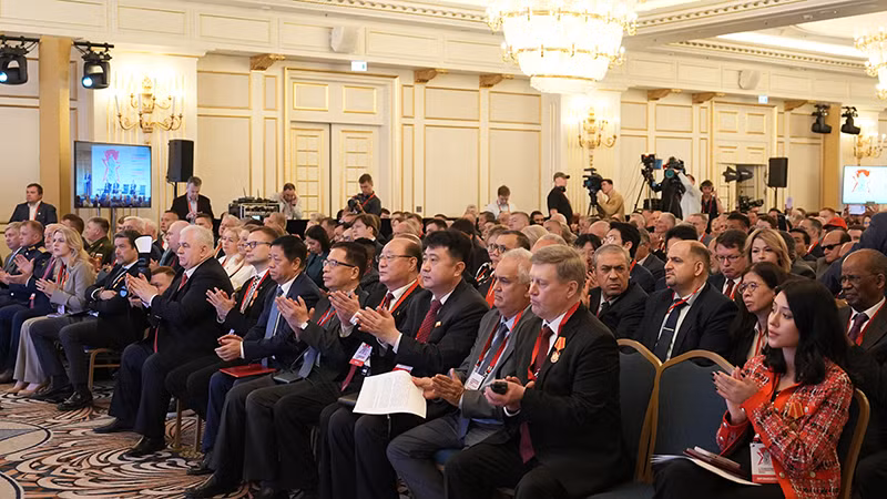 Đại sứ Việt Nam tại Liên bang Nga Đặng Minh Khôi tham dự lễ khai mạc hội thảo. (Ảnh: XUÂN HƯNG)