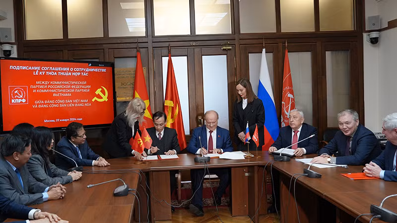 Lễ ký thỏa thuận hợp tác giữa Đảng Cộng sản Việt Nam và Đảng Cộng sản Liên bang Nga. (Ảnh: XUÂN HƯNG)