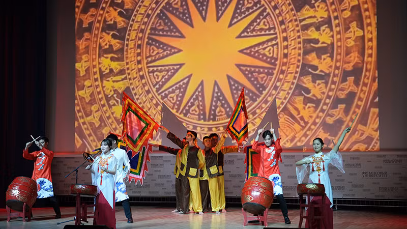 Múa trống.