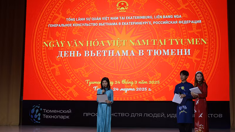 Tổng lãnh sự Việt Nam tại Ekaterinburg Nguyễn Mai Hường phát biểu tại sự kiện.