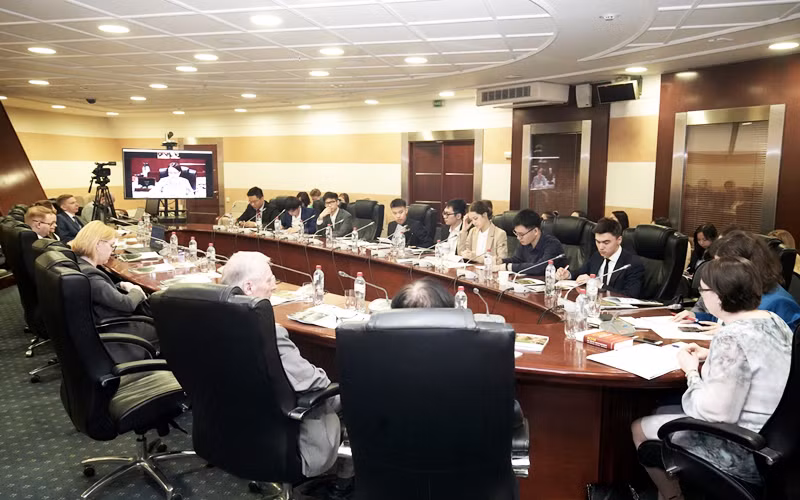 Giám đốc Trung tâm ASEAN thuộc MGIMO Ekaterina Valerievna điều hành phiên thứ nhất tại hội thảo khoa học. (Ảnh: Xuân Hưng)