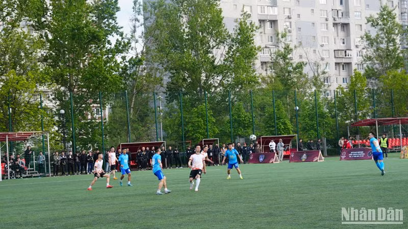 Trận đấu trong khuôn khổ Giải bóng đá người Việt Chợ Sadovod 2025.