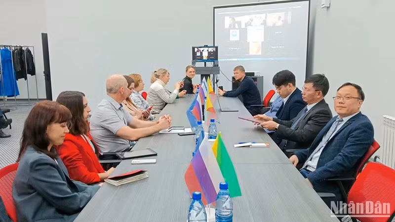 Điểm cầu trực tiếp tại Phòng Thương mại và Công nghiệp Vùng Zabaikal.