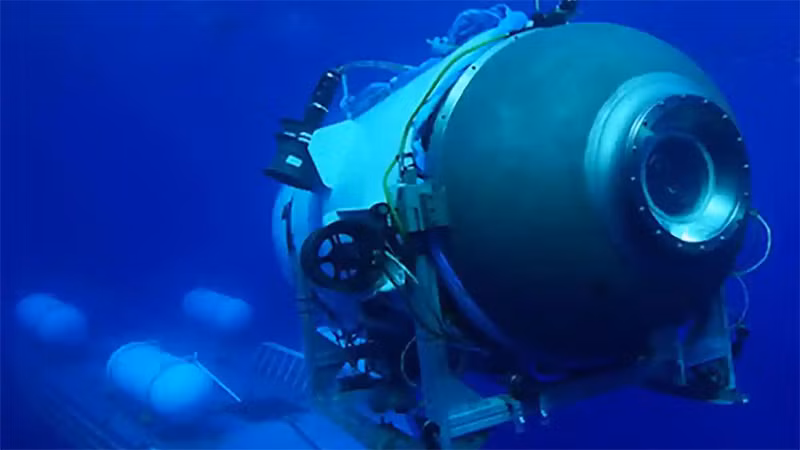 Tàu lặn Titan được phóng từ bệ phóng. (Ảnh: OceanGate Expeditions)