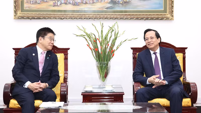 Bộ trưởng Đào Ngọc Dung và Bộ trưởng Y tế, Lao động và Phúc lợi xã hội Nhật Bản Kato Katsunobu. (Ảnh: Molisa)