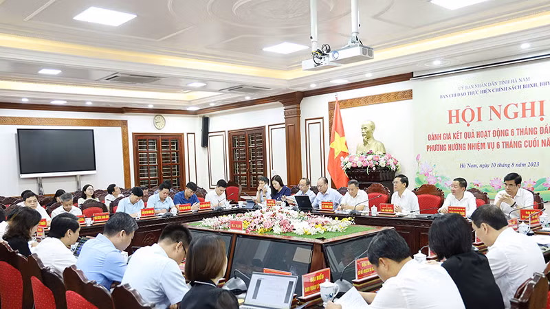 Các đại biểu tham dự hội nghị.