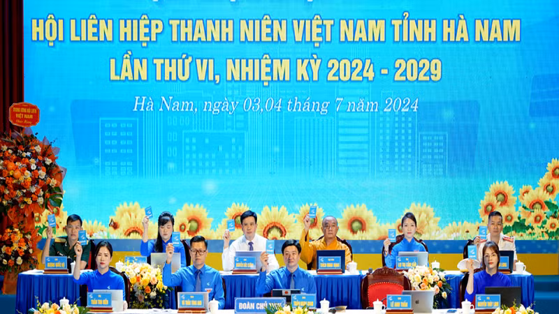 Đoàn Chủ tịch Đại hội.
