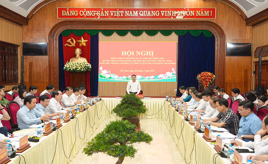 Các đại biểu dự hội nghị.