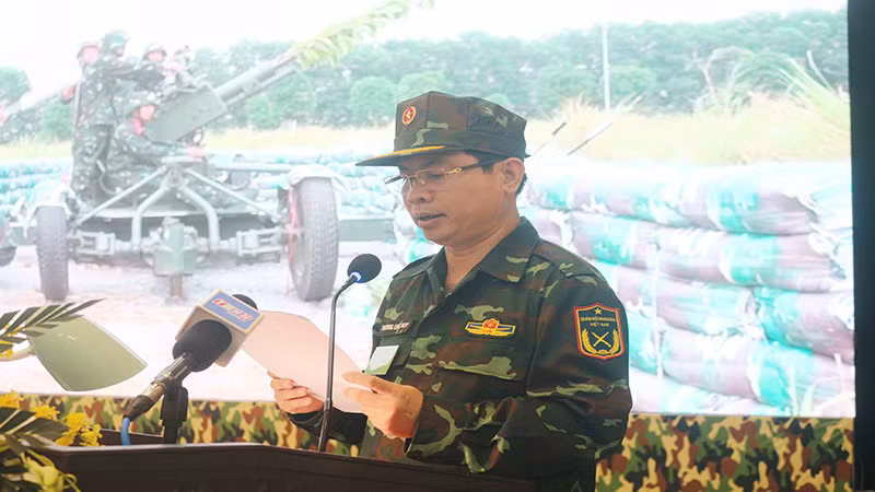 Đồng chí Trương Quốc Huy, Chủ tịch Ủy ban nhân dân tỉnh, Trưởng Ban tổ chức diễn tập tỉnh báo cáo kết quả diễn tập.