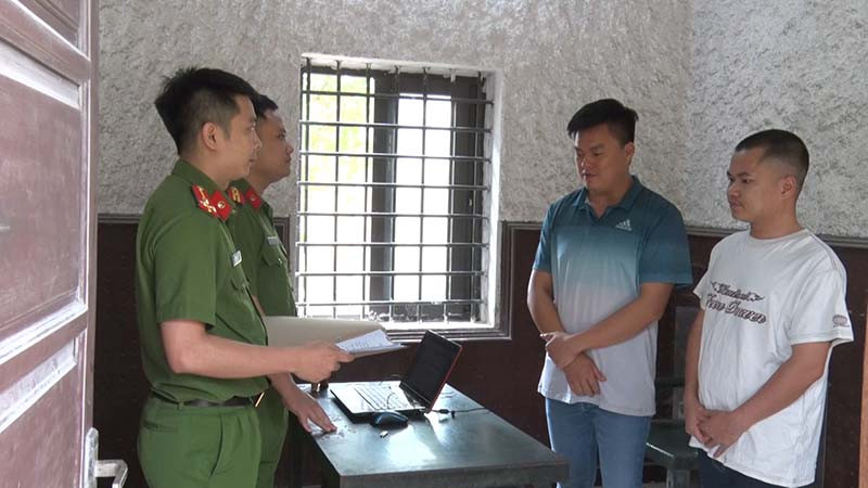 Hai đối tượng mua bán trái phép hóa đơn và trốn thuế.