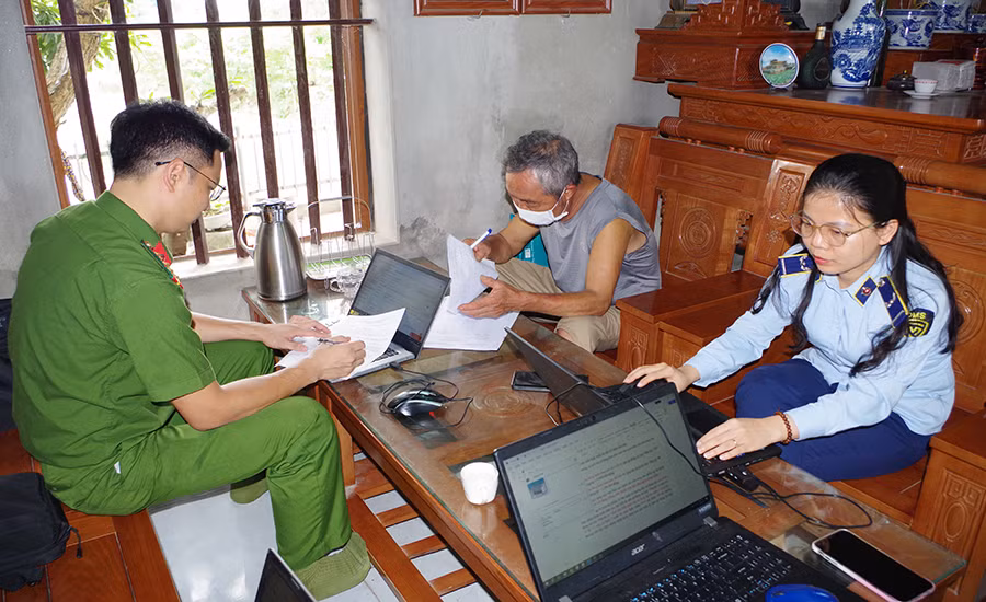 Chủ hộ kinh doanh không xuất trình được chứng từ chứng nhận xuất xứ hàng hóa khi lực lượng chức năng kiểm tra.