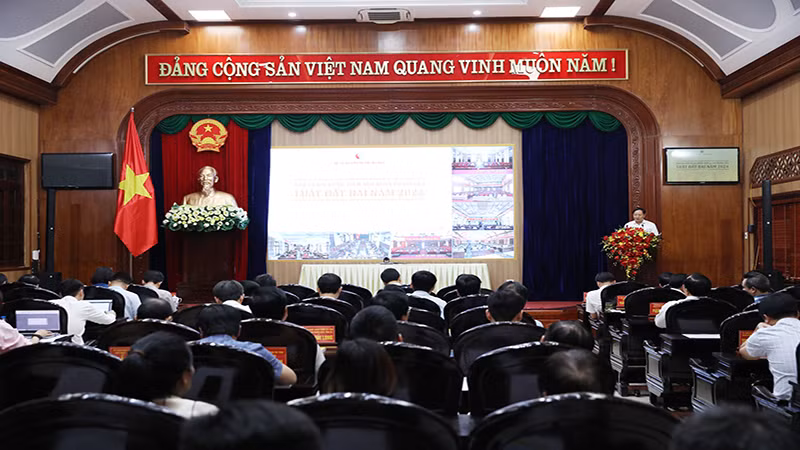 Toàn cảnh hội nghị.