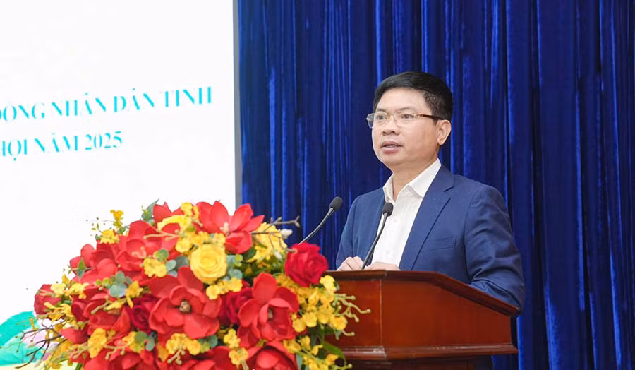 Đồng chí Trương Quốc Huy, Phó Bí thư Tỉnh ủy, Chủ tịch Ủy ban nhân dân tỉnh, Trưởng Đoàn Đại biểu Quốc hội tỉnh Hà Nam phát biểu chỉ đạo hội nghị.