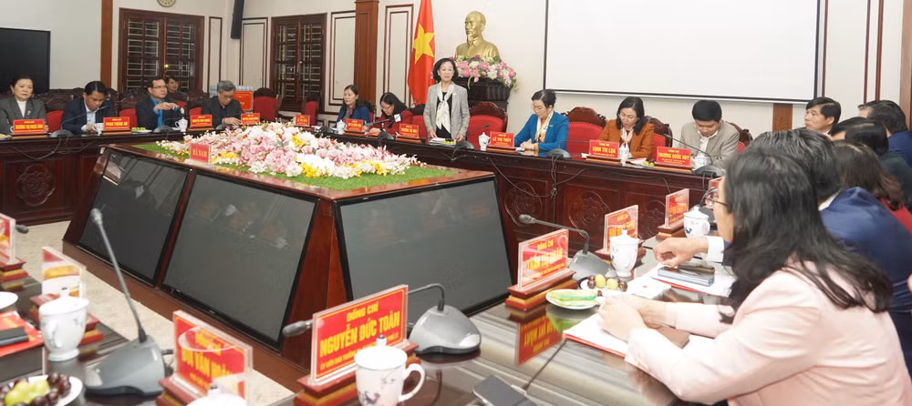 Đồng chí Trương Thị Mai làm việc với Ban Thường vụ Tỉnh ủy Hà Nam.