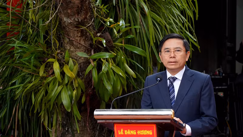 Đồng chí Trần Xuân Dưỡng, Phó Chủ tịch Ủy ban nhân dân tỉnh Hà Nam phát biểu tại lễ dâng hương.