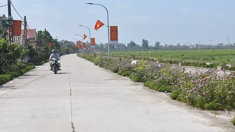 Các tuyến đường liên xã tại xã Xuân Khê huyện Lý Nhân được mở rộng.