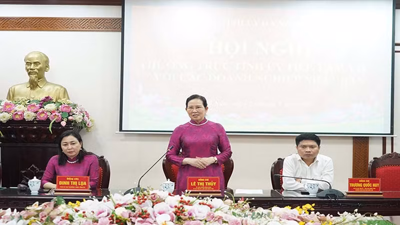 Đồng chí Lê Thị Thủy phát biểu tại Hội nghị.