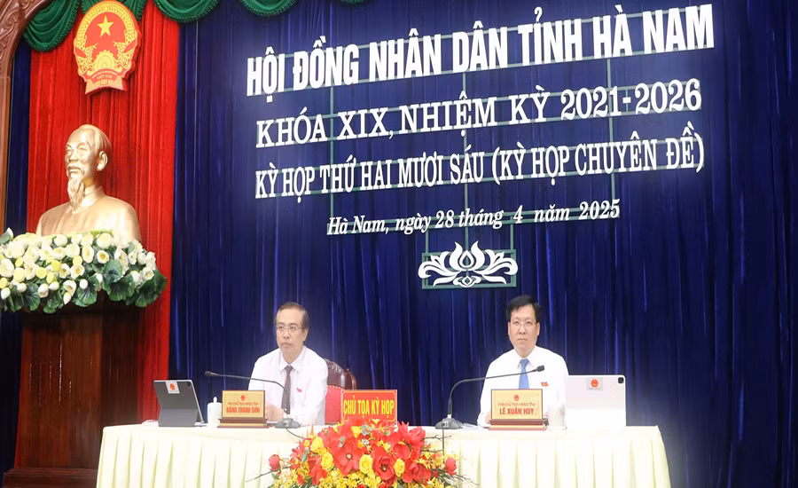 Chủ tọa kỳ họp.