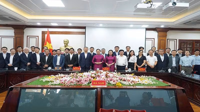 Thường trực Tỉnh ủy Hà Nam cùng các doanh nghiệp Nhật Bản trên địa bàn.