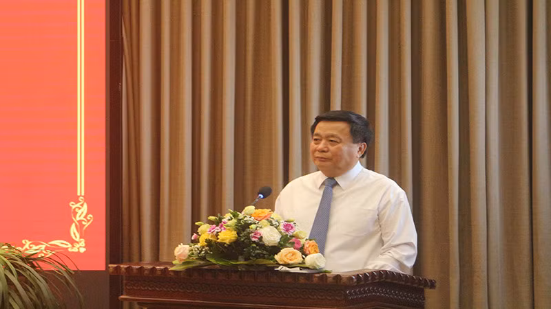 Giáo sư, Tiến sĩ Nguyễn Xuân Thắng, Ủy viên Bộ Chính trị, Chủ tịch Hội đồng Lý luận Trung ương, Giám đốc Học viện Chính trị Quốc gia Hồ Chí Minh phát biểu khai mạc kỳ họp.