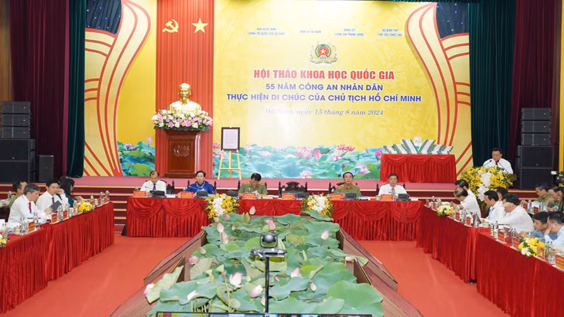 Các đại biểu dự hội thảo.