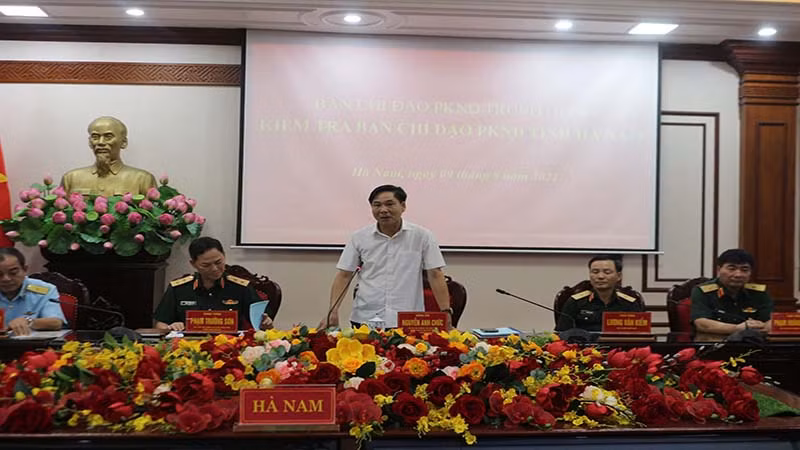 Đồng chí Nguyễn Anh Chức, Phó Chủ tịch Thường trực UBND tỉnh phát biểu tại hội nghị.