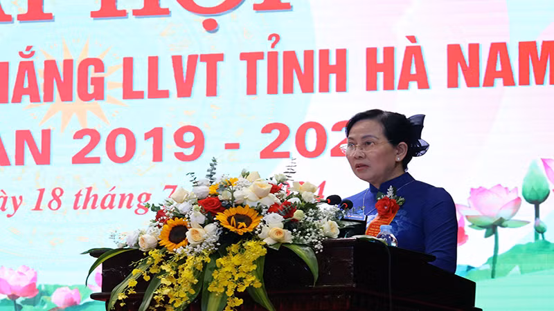 Đồng chí Bí thư Tỉnh ủy, Bí thư Đảng ủy Quân sự tỉnh Lê Thị Thủy phát biểu khai mạc Đại hội.