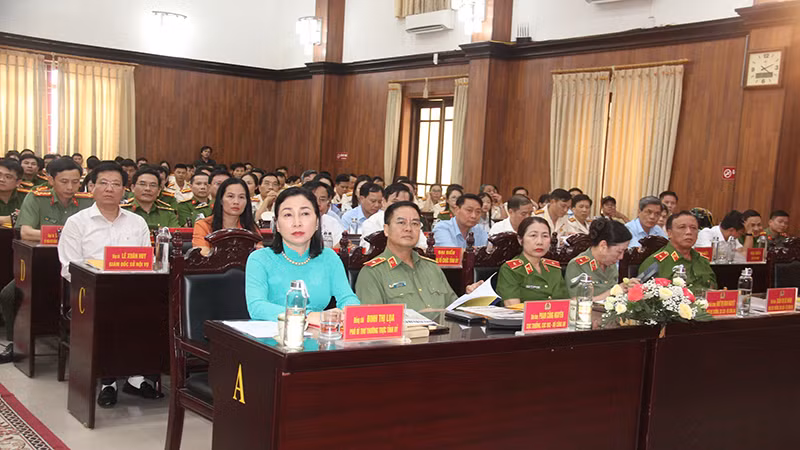 Các đại biểu dự hội nghị.