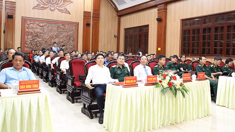 Các đại biểu dự hội nghị.