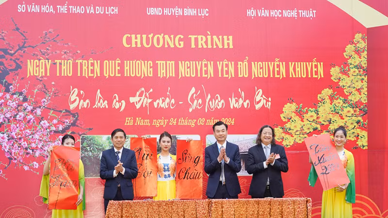Các đại biểu khai bút tân xuân.