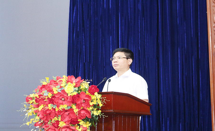 Đồng chí Trương Quốc Huy, Bí thư tỉnh ủy, Chủ tịch Ủy ban nhân dân tỉnh Hà Nam, phát biểu tại hội nghị. Đồng chí Trương Quốc Huy, Bí thư tỉnh ủy, Chủ tịch Ủy ban nhân dân tỉnh Hà Nam, phát biểu tại hội nghị.