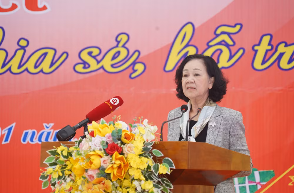 Đồng chí Trương Thị Mai phát biểu tại buổi làm việc.