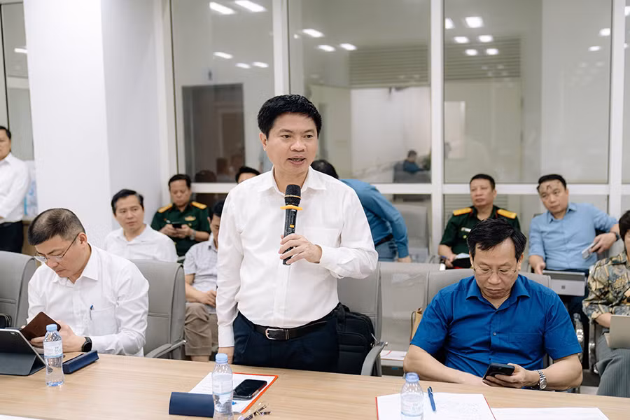 Đồng chí Trương Quốc Huy, Bí thư Tỉnh ủy, Chủ tịch Ủy ban nhân dân tỉnh, Trưởng Đoàn đại biểu Quốc hội tỉnh Hà Nam, phát biểu tại buổi làm việc.