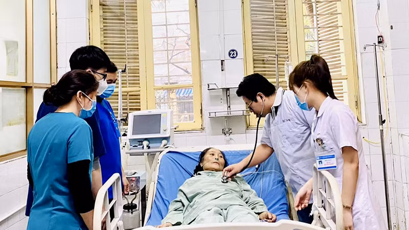 Hiện sức khỏe của bệnh nhân 61 tuổi đã ổn định, bệnh nhân hết đau ngực, hết khó thở và đã được xuất viện.