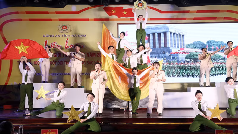 Phần thi năng khiếu của các đội tham gia dự thi.