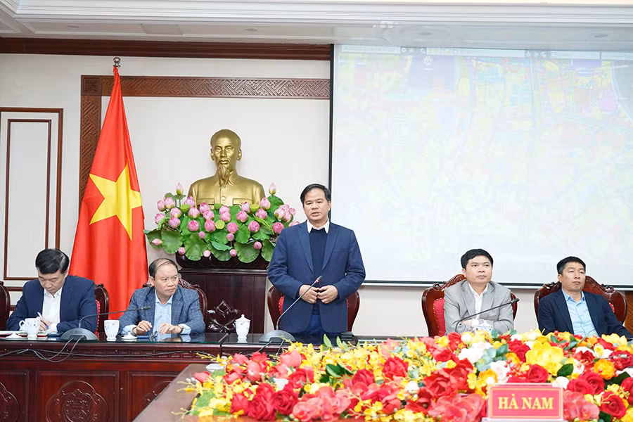 PGS, TS Đào Xuân Cơ, Giám đốc Bệnh viện Bạch Mai cho biết: Cơ sở 2 Bệnh viện Bạch Mai phát biểu tại buổi làm việc.