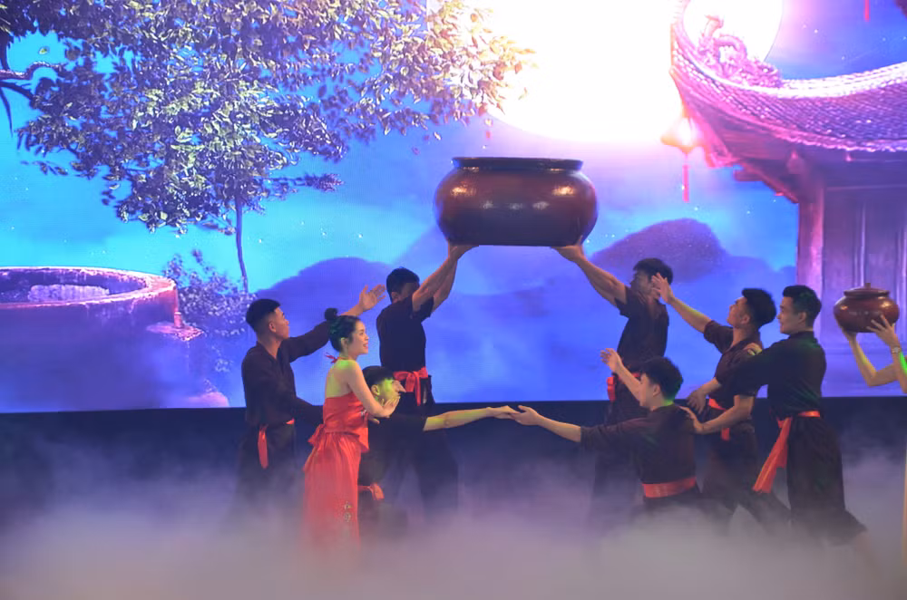 Tiết mục biểu diễn của Đoàn Nghệ thuật quần chúng thành phố Phủ Lý.