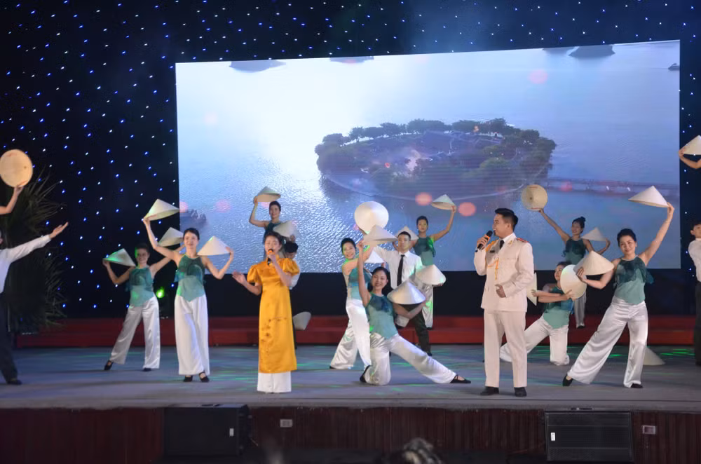 Tiết mục biểu diễn của Đoàn Nghệ thuật quần chúng Công an tỉnh Hà Nam.