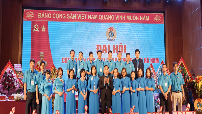 Ra mắt Ban Chấp hành Công đoàn các Khu công nghiệp tỉnh Hà Nam khóa IV.