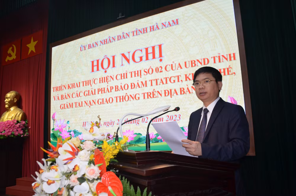 Đồng chí Trương Quốc Huy, Phó Bí thư Tỉnh ủy, Chủ tịch Ủy ban nhân dân tỉnh Hà Nam phát biểu chỉ đạo Hội nghị.